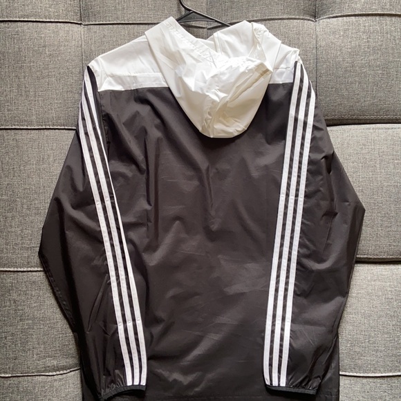 Adidas sports windbreaker- Fits like a medium* - Picture 2 of 2